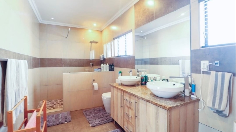 5 Bedroom Property for Sale in Protea Park North West